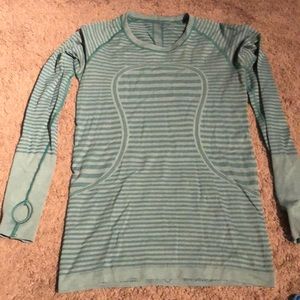 Lululemon fitted long sleeve